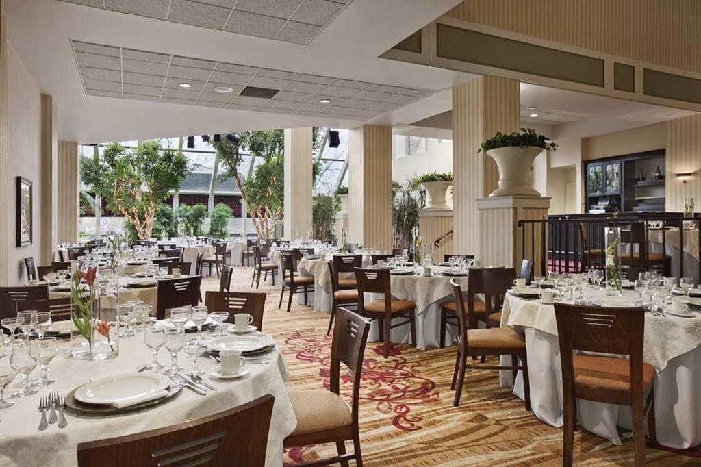 Hilton Fort Wayne At The Grand Wayne Convention Center (Adults Only) Ресторан фото