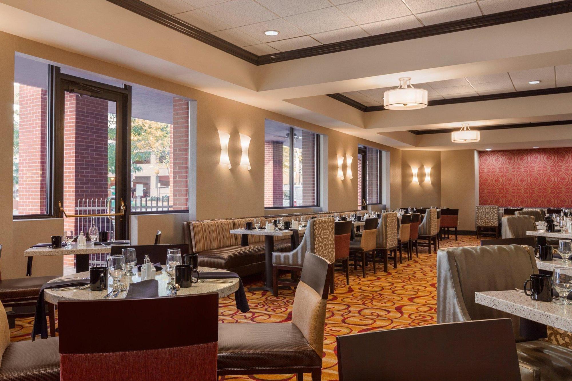 Hilton Fort Wayne At The Grand Wayne Convention Center (Adults Only) Екстер'єр фото